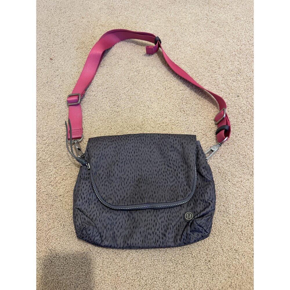 Lululemon On Your Way Crossbody Sling Bag - OS - Charcoal Animal Dot